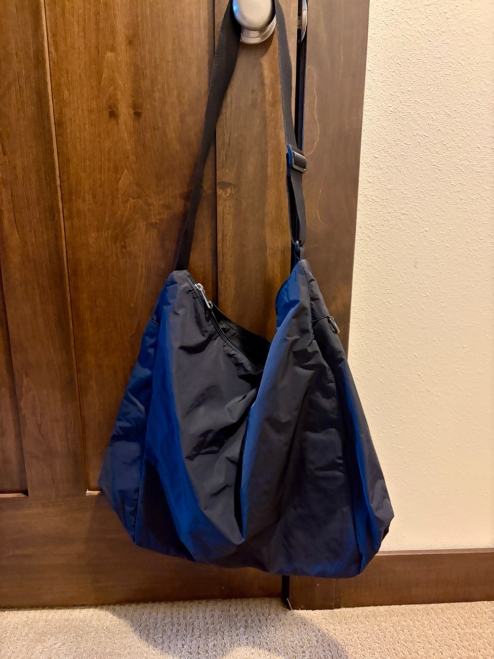 Athleta Black Anytime Drop-In Shoulder Bag- new- never used - Picture 5 of 5